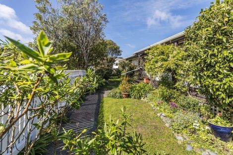 Photo of property in 28 John Witton Drive, Crofton Downs, Wellington, 6035