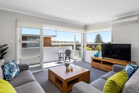 Photo of property in 2/4 Beacholm Road, Takapuna, Auckland, 0622