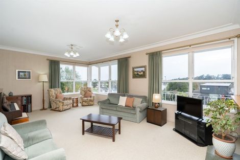 Photo of property in 135 Lake Crescent, Hamilton Lake, Hamilton, 3204