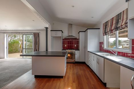 Photo of property in 2 Kowhai Street, Tokomaru, Palmerston North, 4474