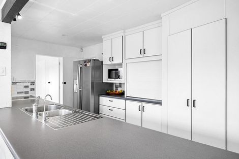 Photo of property in 14 Winstone Place, Highlands Park, New Plymouth, 4312