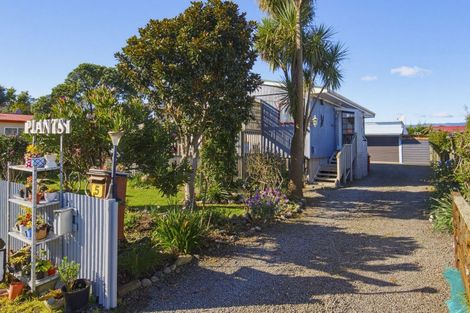 Photo of property in 5 Te Whena Street, Otaki Beach, Otaki, 5512