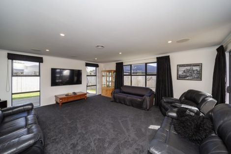 Photo of property in 4 Ongarui Close, Whalers Gate, New Plymouth, 4310