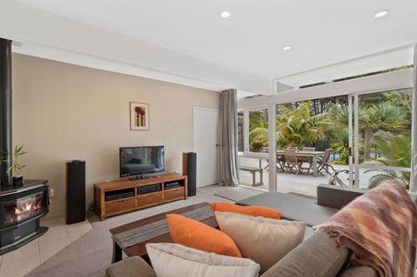 Photo of property in 20 Aberdeen Road, Campbells Bay, Auckland, 0620