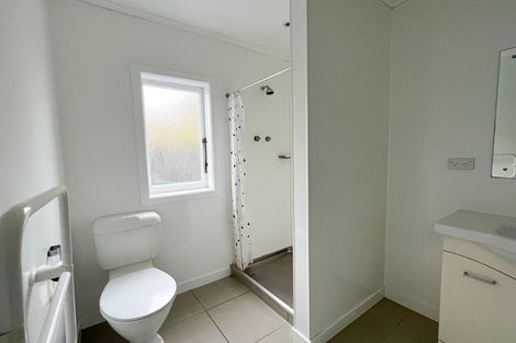 Photo of property in 30b Selwyn Road, Cockle Bay, Auckland, 2014