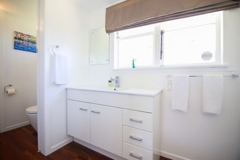 Photo of property in 5 Te Awe Awe Grove, Himatangi Beach, Foxton, 4891