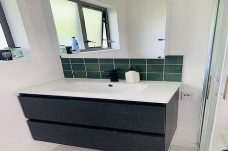 Photo of property in 2/72 Aeroview Drive, Beach Haven, Auckland, 0626