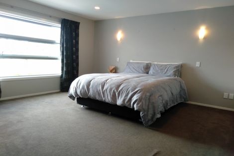 Photo of property in 17 Kennedy Place, Waikanae Beach, Waikanae, 5036