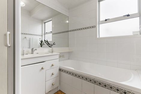 Photo of property in 62 Hutchinsons Road, Bucklands Beach, Auckland, 2014