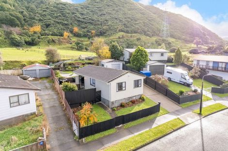 Photo of property in 57 Hartford Crescent, Totara Park, Upper Hutt, 5018