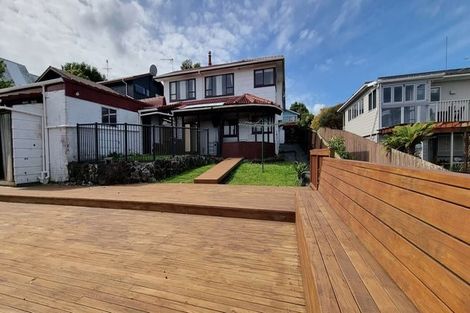 Photo of property in 28 Ellesmere Crescent, Pakuranga Heights, Auckland, 2010