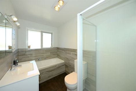 Photo of property in 35 Pinehurst Crescent, Russley, Christchurch, 8042