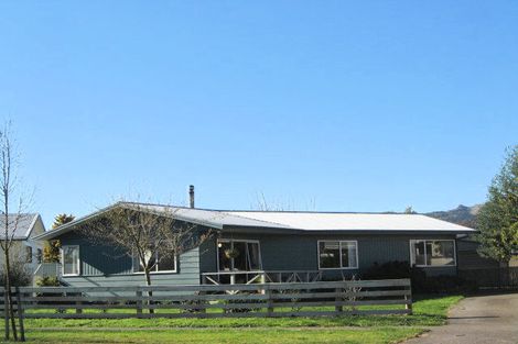 Photo of property in 99 Middle Road, Havelock North, 4130