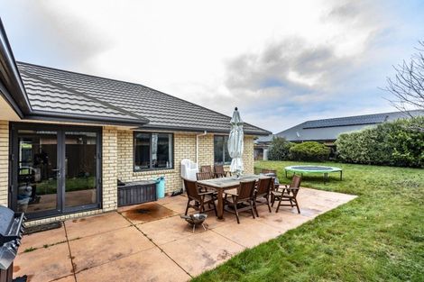 Photo of property in 27 Oakwood Drive, Rangiora, 7400
