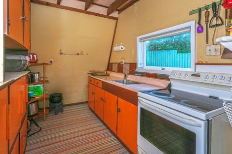 Photo of property in 69 Pye Place, Hot Water Beach, Whitianga, 3591