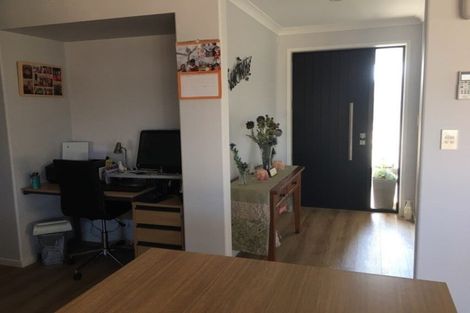 Photo of property in 10 Harding Drive, Papamoa Beach, Papamoa, 3118