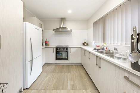 Photo of property in 2/23 Lowburn Place, Clover Park, Auckland, 2019