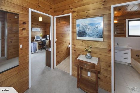 Photo of property in 10 Kitewao Street, Northcote, Auckland, 0627