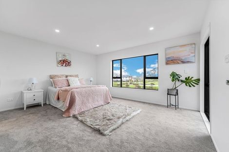 Photo of property in 11 Seagreen Avenue, Rosehill, Papakura, 2113
