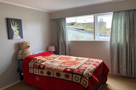 Photo of property in 15 Goddard Grove, Churton Park, Wellington, 6037