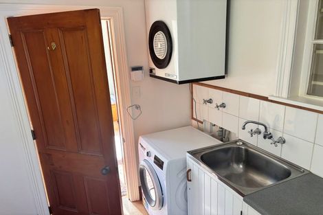 Photo of property in 12 Fairview Crescent, Kelburn, Wellington, 6012