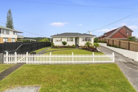 Photo of property in 57 Avonleigh Road, Green Bay, Auckland, 0604