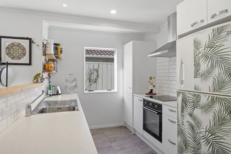 Photo of property in 31 Barrett Street, Westown, New Plymouth, 4310