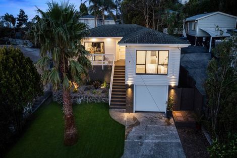 Photo of property in 19 Highland Avenue, Titirangi, Auckland, 0604