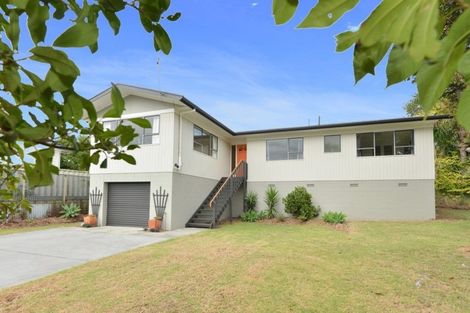 Photo of property in 1 Curlew Place, One Tree Point, 0118