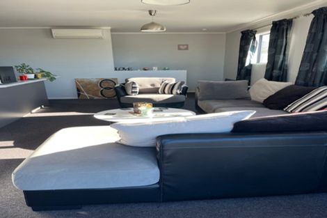 Photo of property in 16a Woodall Place, Totara Vale, Auckland, 0627