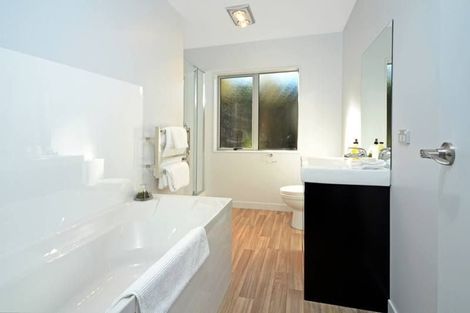 Photo of property in 557c Glenfield Road, Glenfield, Auckland, 0629