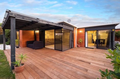 Photo of property in 2/17 Fieldmoor Place, Parklands, Christchurch, 8083