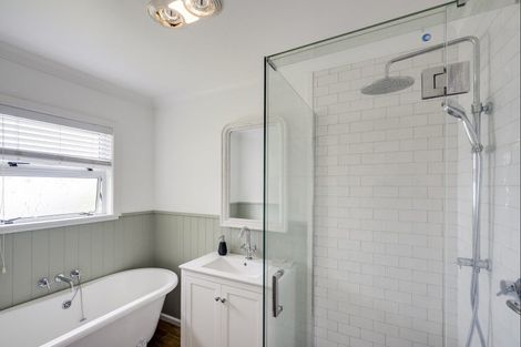 Photo of property in 2 Lovat Street, Havelock North, 4130