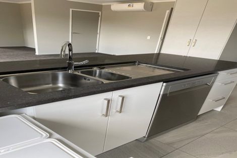 Photo of property in 4 Genoa Place, Whitby, Porirua, 5024