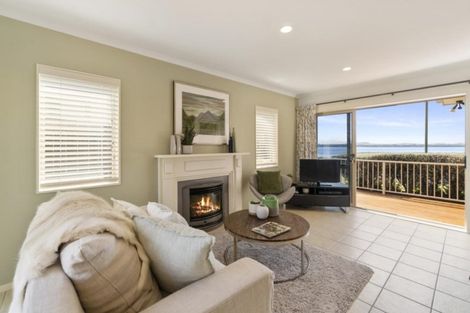 Photo of property in 14 Longbush Road, Te Atatu Peninsula, Auckland, 0610