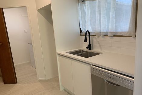 Photo of property in 2/371 Wairau Road, Totara Vale, Auckland, 0629