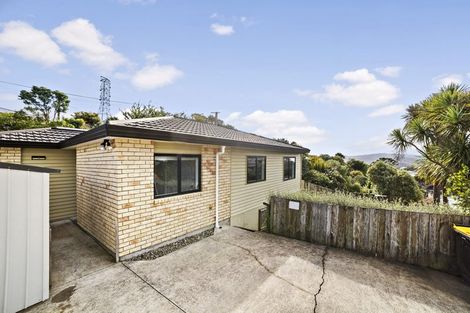 Photo of property in 2 Balmain Street, Newlands, Wellington, 6037