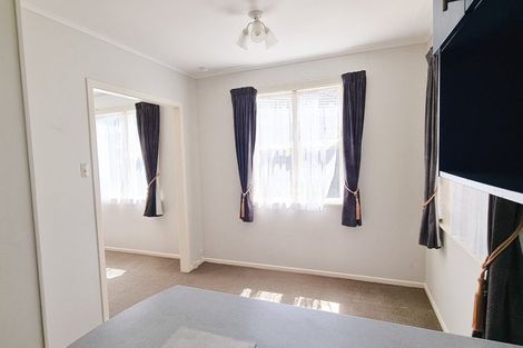 Photo of property in 50 Batchelor Street, Newlands, Wellington, 6037