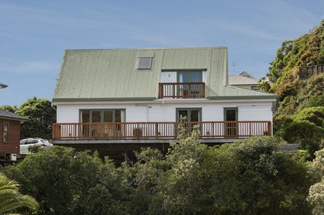 Photo of property in 1 Frobisher Street, Island Bay, Wellington, 6023