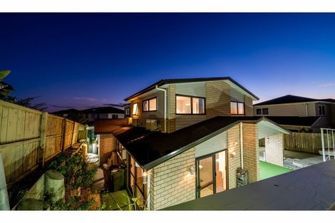 Photo of property in 14 Kereru Rise, Papakura, 2110