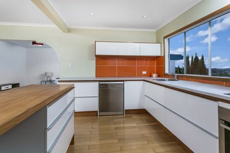 Photo of property in 2/4 Coronation Road, Glenfield, Auckland, 0627