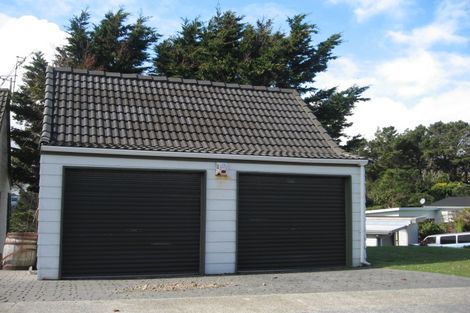 Photo of property in 2 Paddington Grove, Karori, Wellington, 6012