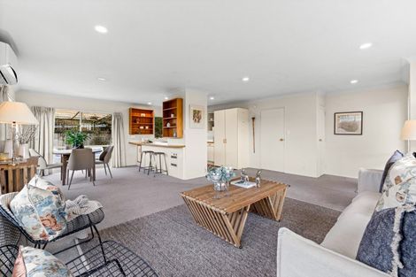 Photo of property in 2 Guthrie Road, Havelock North, 4130