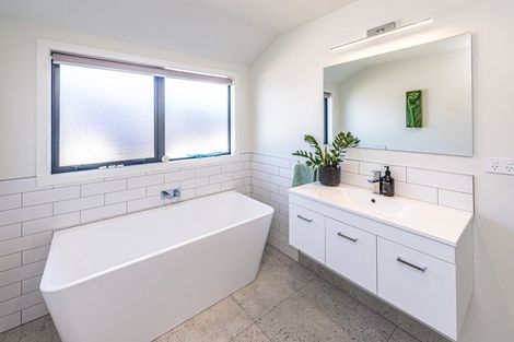 Photo of property in 25 Tirimoana Place, Otamatea, Whanganui, 4501