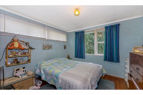 Photo of property in 59 Totaravale Drive, Totara Vale, Auckland, 0629