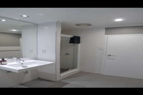 Photo of property in 40 Raymond Terrace, Northcote, Auckland, 0627