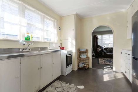 Photo of property in 60 Mckean Avenue, Manurewa, Auckland, 2102