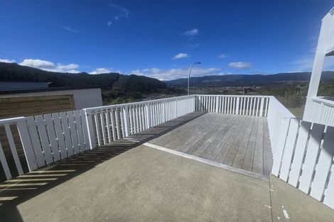 Photo of property in 62 Riverstone Drive, Riverstone Terraces, Upper Hutt, 5018