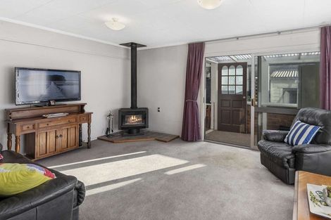 Photo of property in 5 Bird Grove, Stokes Valley, Lower Hutt, 5019