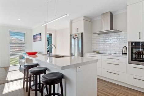 Photo of property in 77 Bert Wall Drive, Omokoroa, 3114